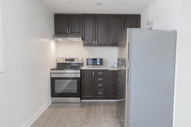 3 - 88 Mary Street W