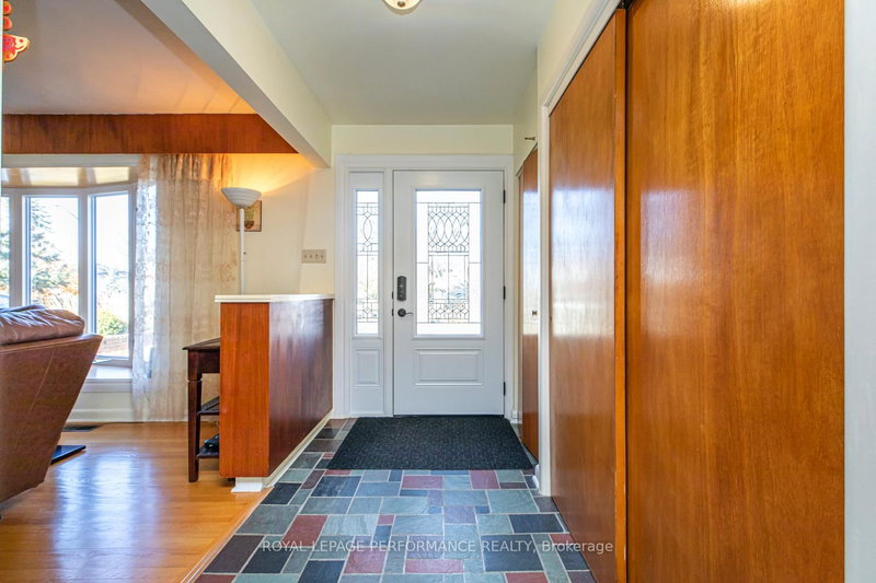 642 Sherbourne Rd, Ottawa, K2A 3H3 | Image 3