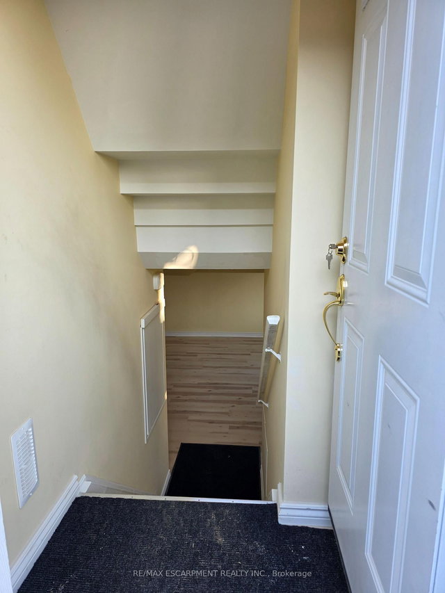 Lower Unit - 62 Richwill Road