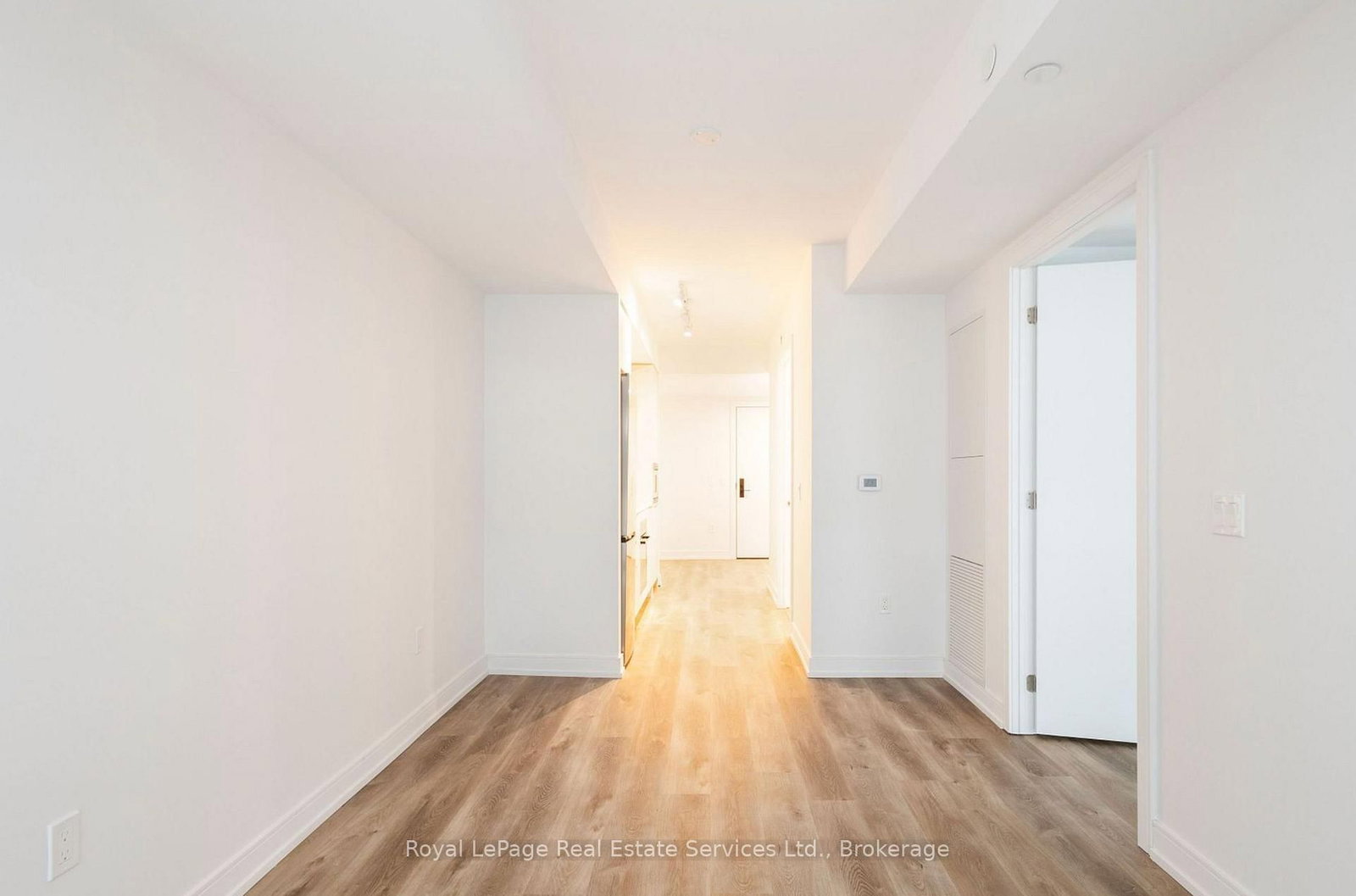 1 Jarvis Street, Unit 1011 - Photo 4