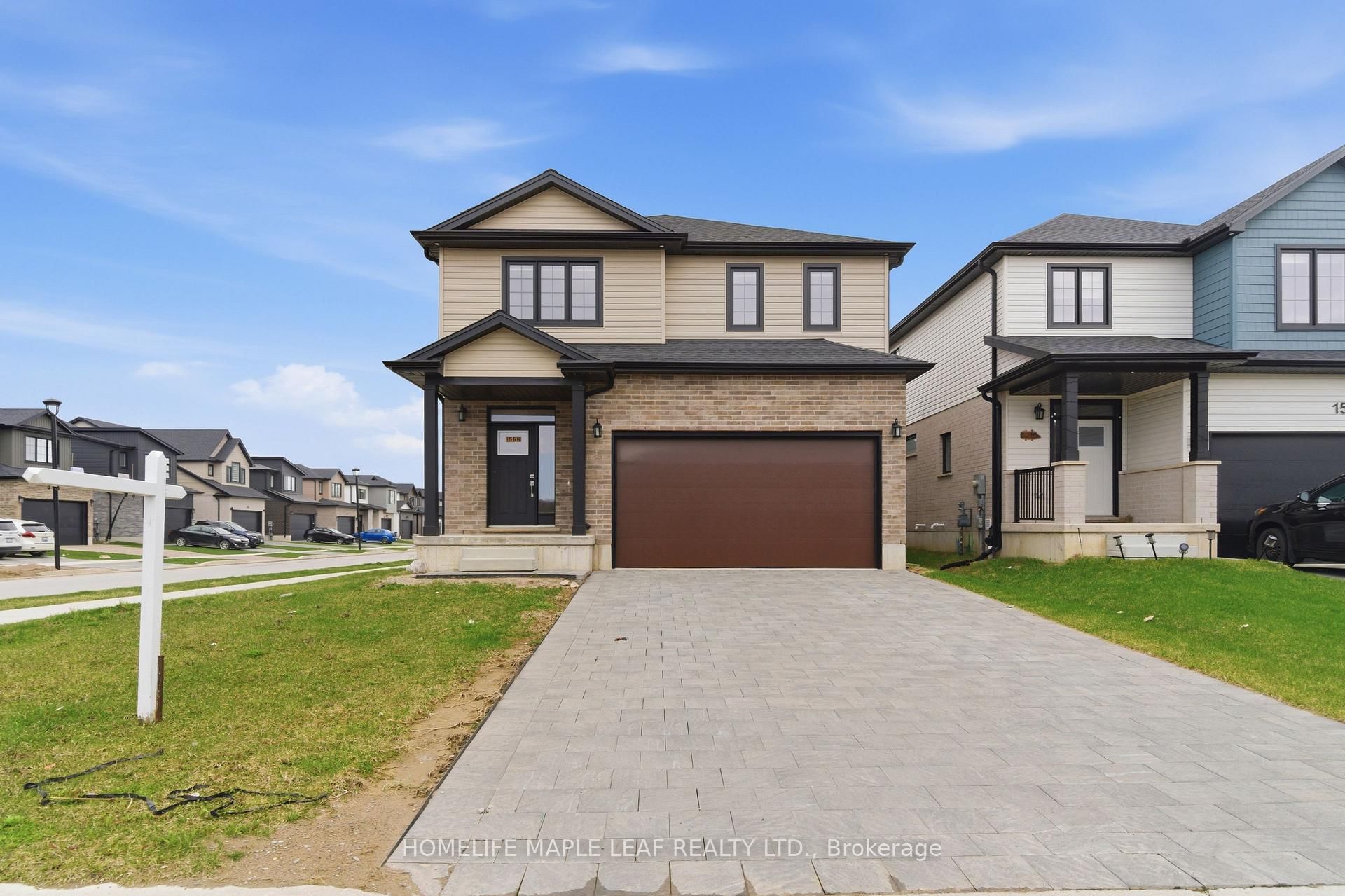 1566 Wright Crescent