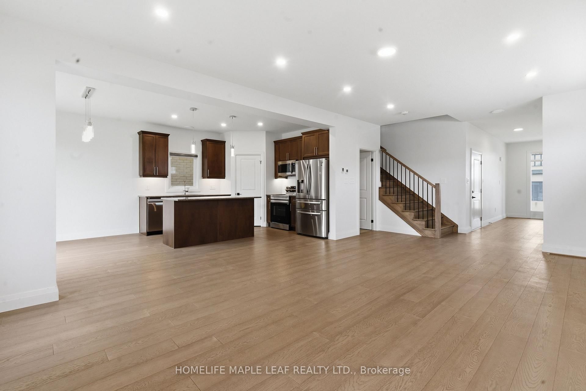 1566 Wright Crescent