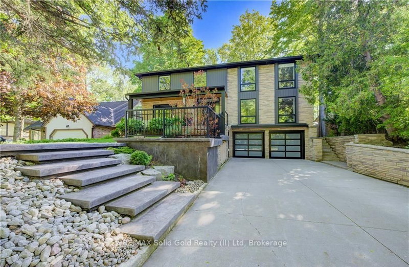 239 Corrie Cres, Waterloo, N2L 5W3 | Image 2