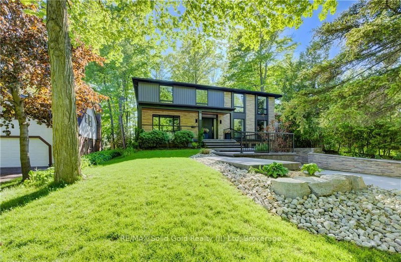 239 Corrie Cres, Waterloo, N2L 5W3 | Image 3