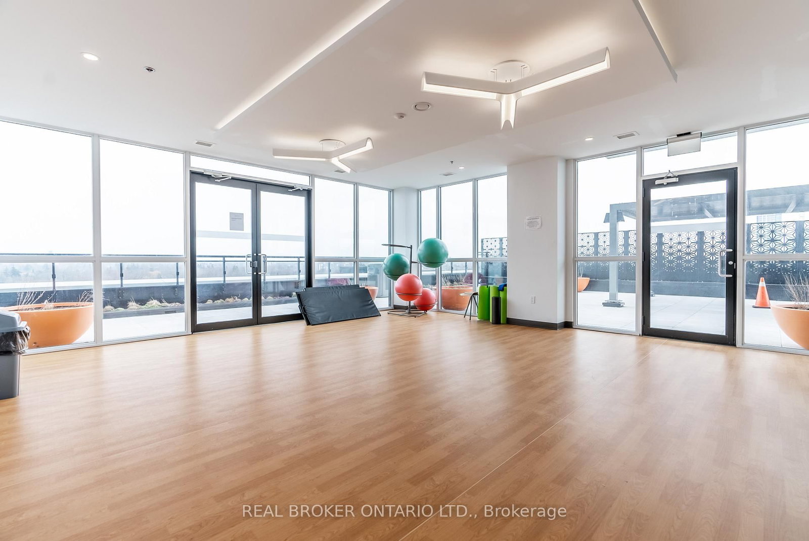 60 Charles Street W, Unit 1205 - Photo 18