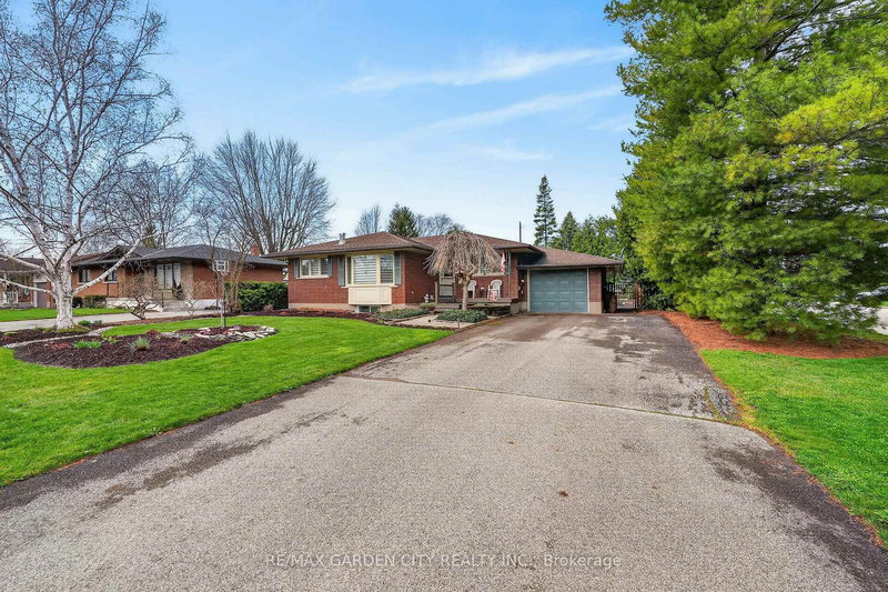 17 Henry St, Niagara-on-the-Lake, L0S 1T0 | Image 2