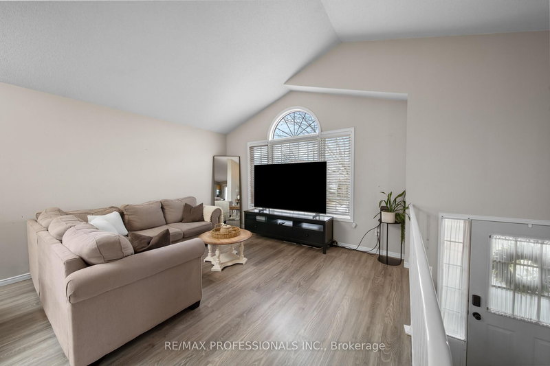 522 Trico Dr, Cambridge, N3H 5M5 | Image 2