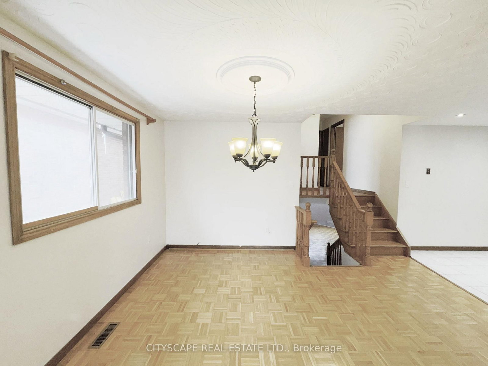 Detached House for sale at 7 Quincy Court, Hamilton, Ontario, L8W 2T4 - Quinndale - MLS: X13015522