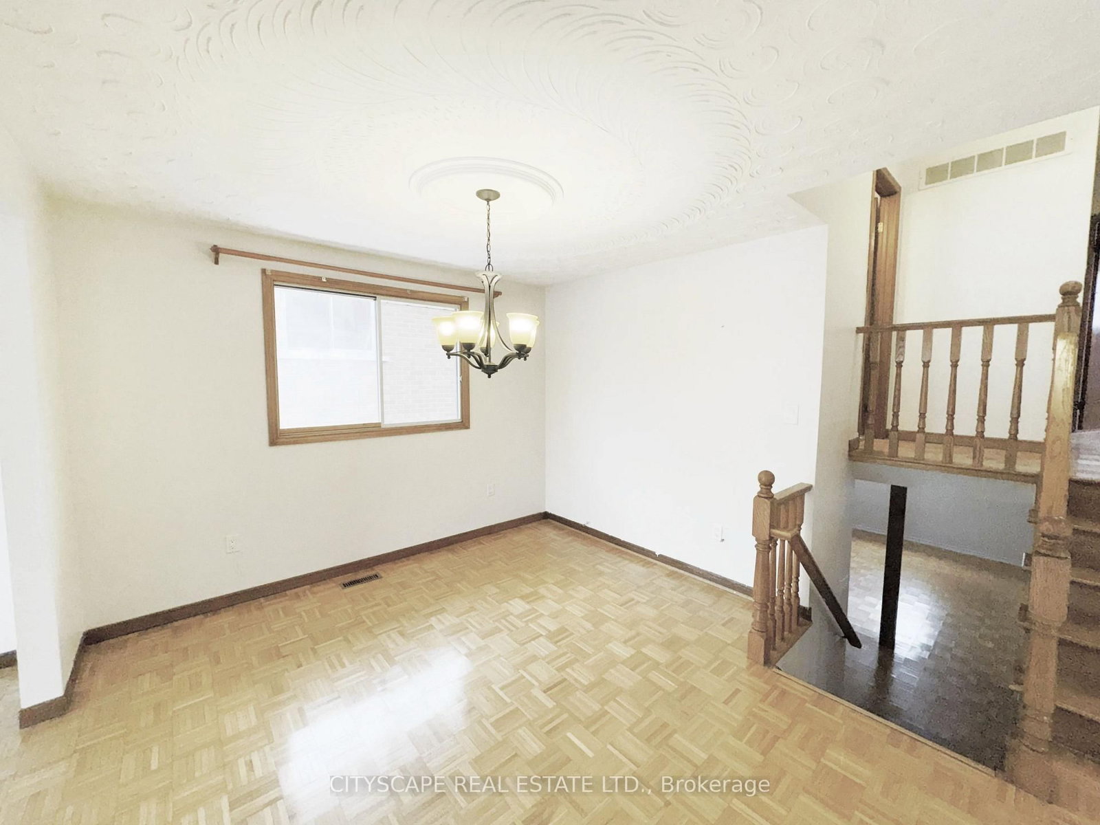 Detached House for sale at 7 Quincy Court, Hamilton, Ontario, L8W 2T4 - Quinndale - MLS: X13015522