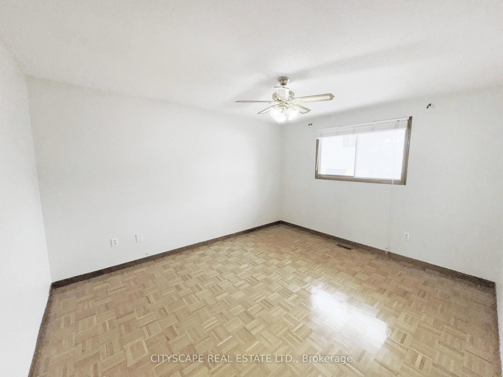 Detached House for sale at 7 Quincy Court, Hamilton, Ontario, L8W 2T4 - Quinndale - MLS: X13015522