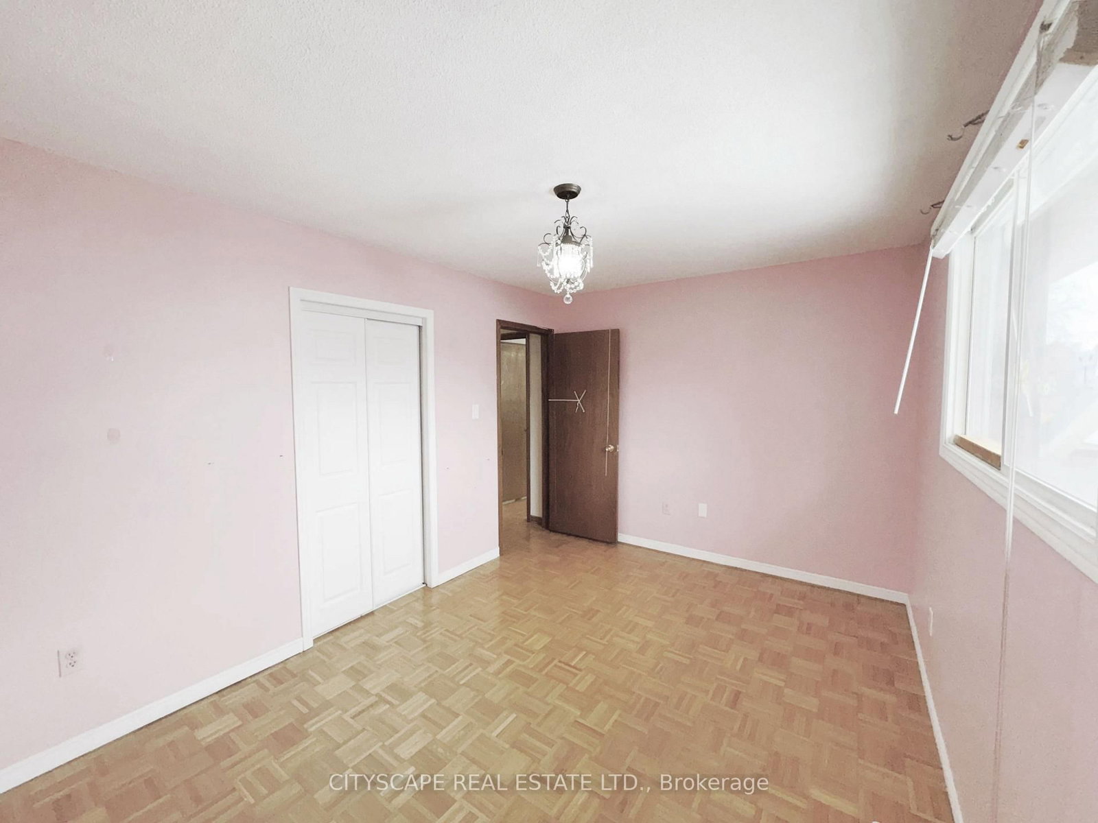 Detached House for sale at 7 Quincy Court, Hamilton, Ontario, L8W 2T4 - Quinndale - MLS: X13015522