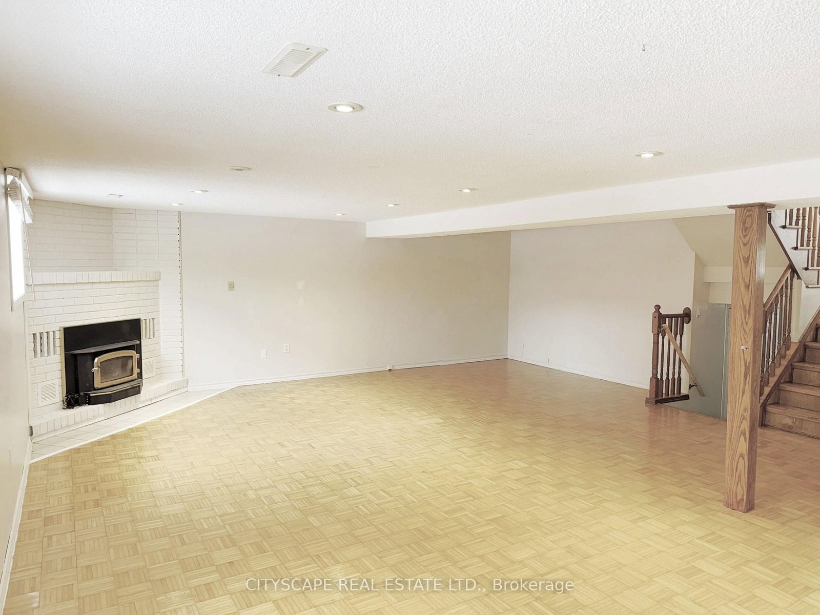 Detached House for sale at 7 Quincy Court, Hamilton, Ontario, L8W 2T4 - Quinndale - MLS: X13015522