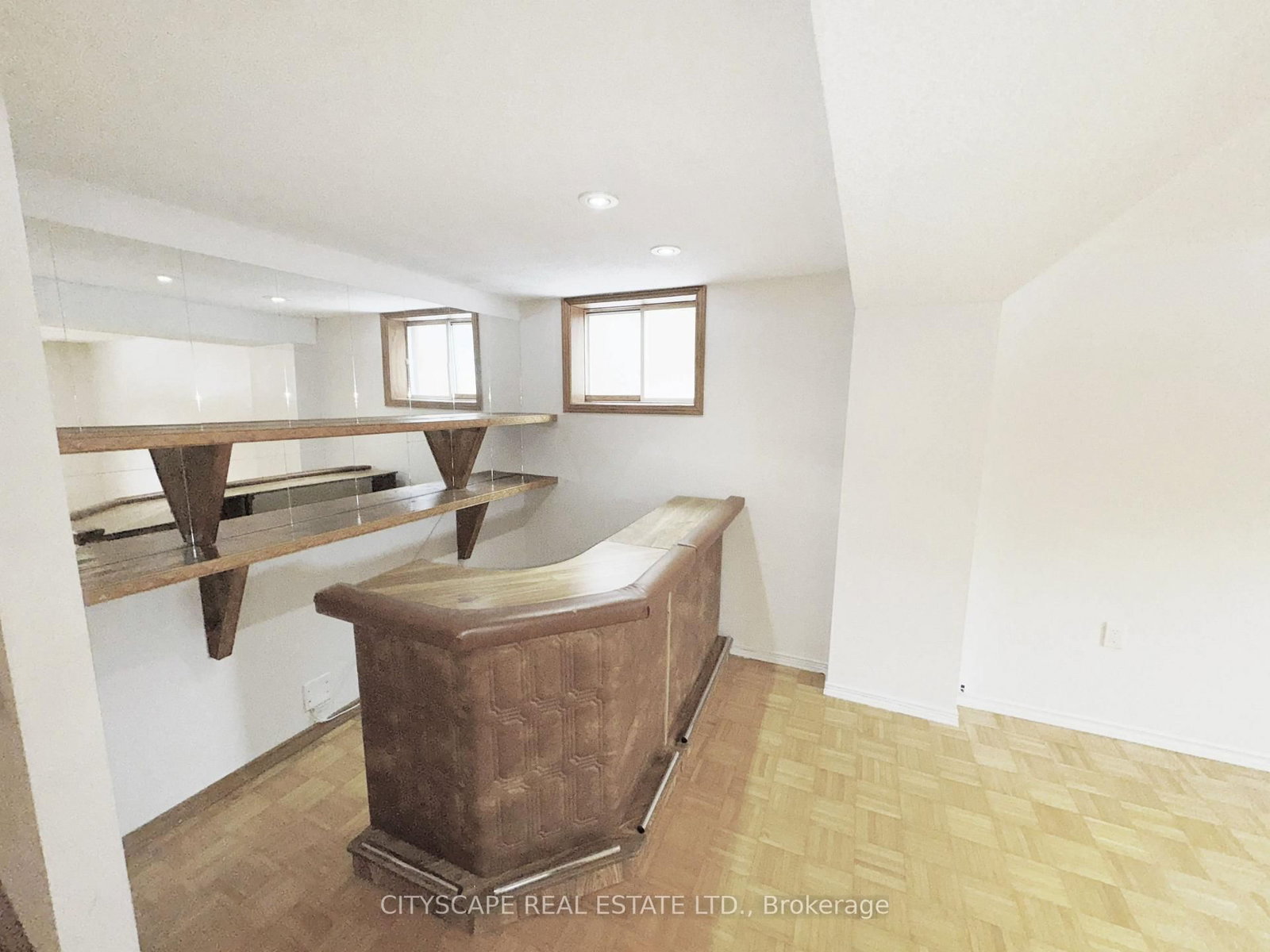 Detached House for sale at 7 Quincy Court, Hamilton, Ontario, L8W 2T4 - Quinndale - MLS: X13015522