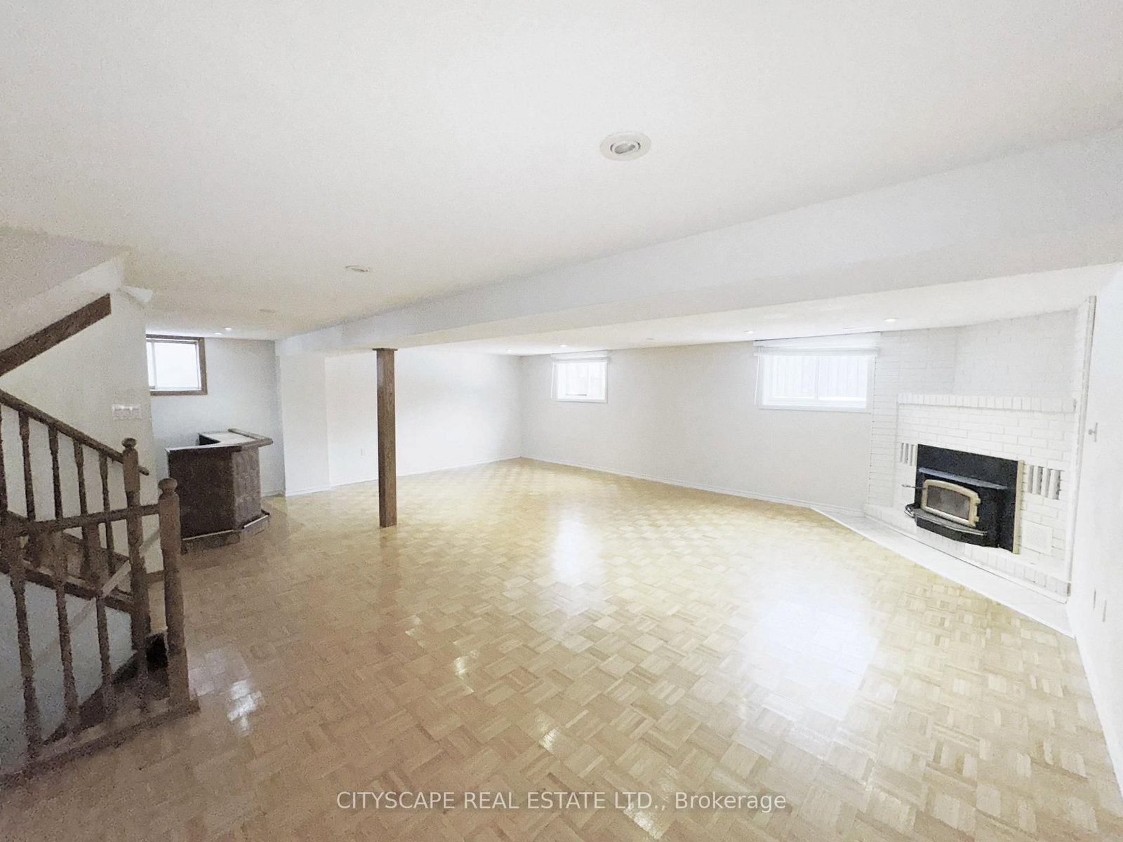 Detached House for sale at 7 Quincy Court, Hamilton, Ontario, L8W 2T4 - Quinndale - MLS: X13015522