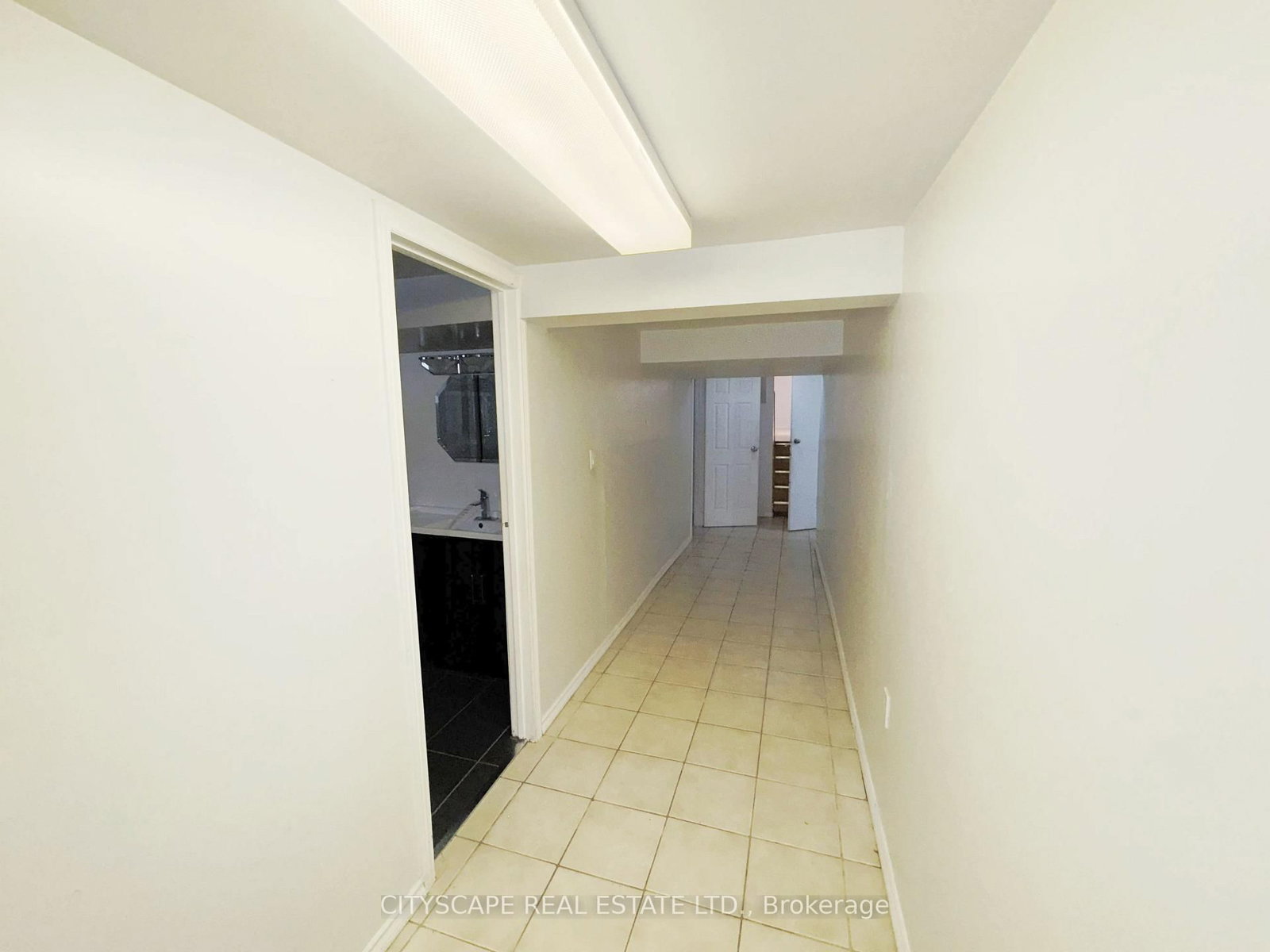 Detached House for sale at 7 Quincy Court, Hamilton, Ontario, L8W 2T4 - Quinndale - MLS: X13015522