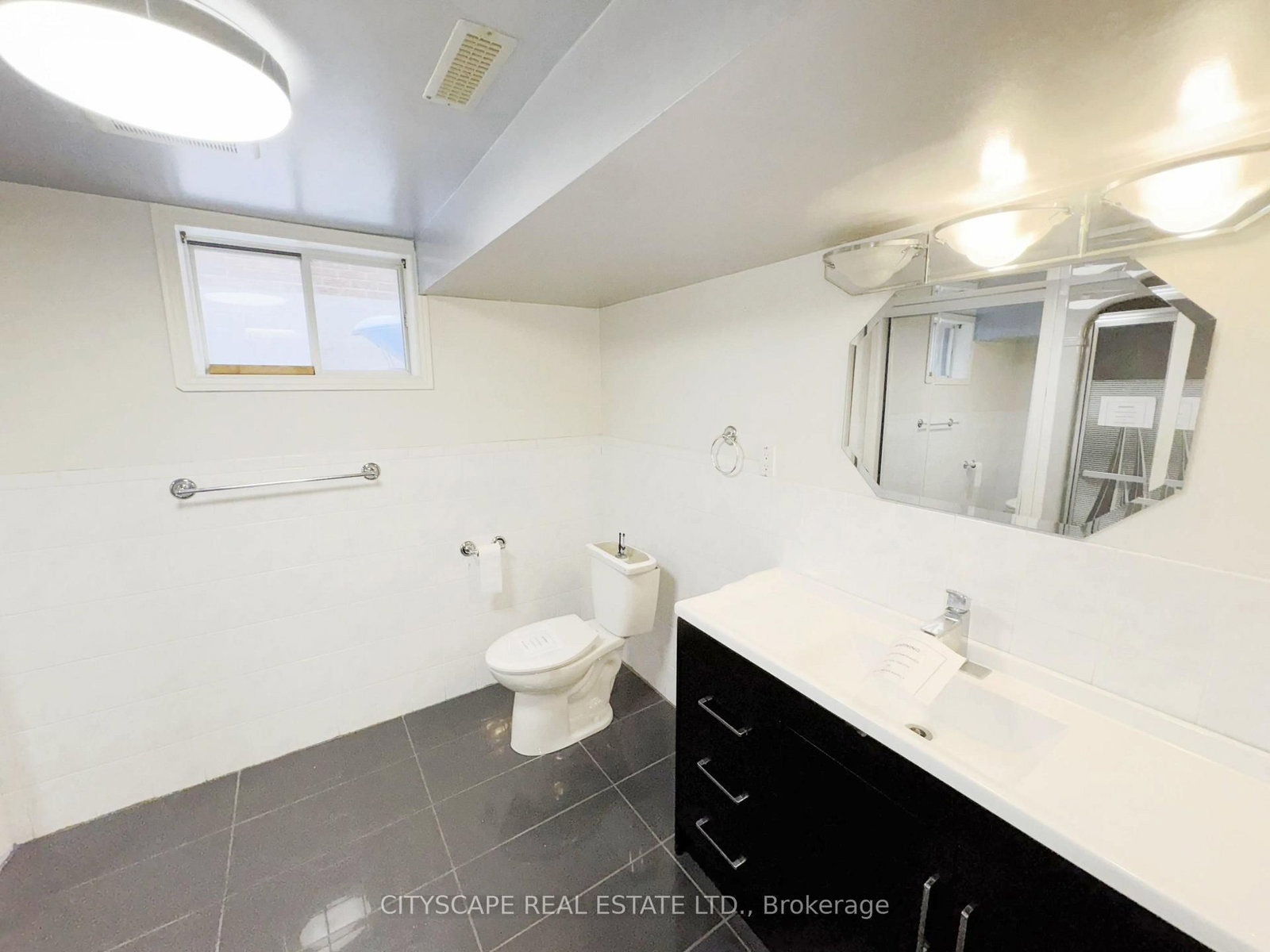 Detached House for sale at 7 Quincy Court, Hamilton, Ontario, L8W 2T4 - Quinndale - MLS: X13015522