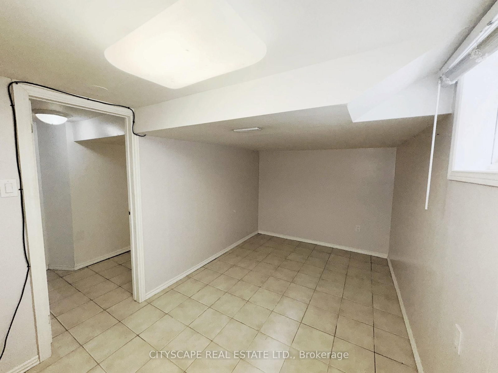 Detached House for sale at 7 Quincy Court, Hamilton, Ontario, L8W 2T4 - Quinndale - MLS: X13015522