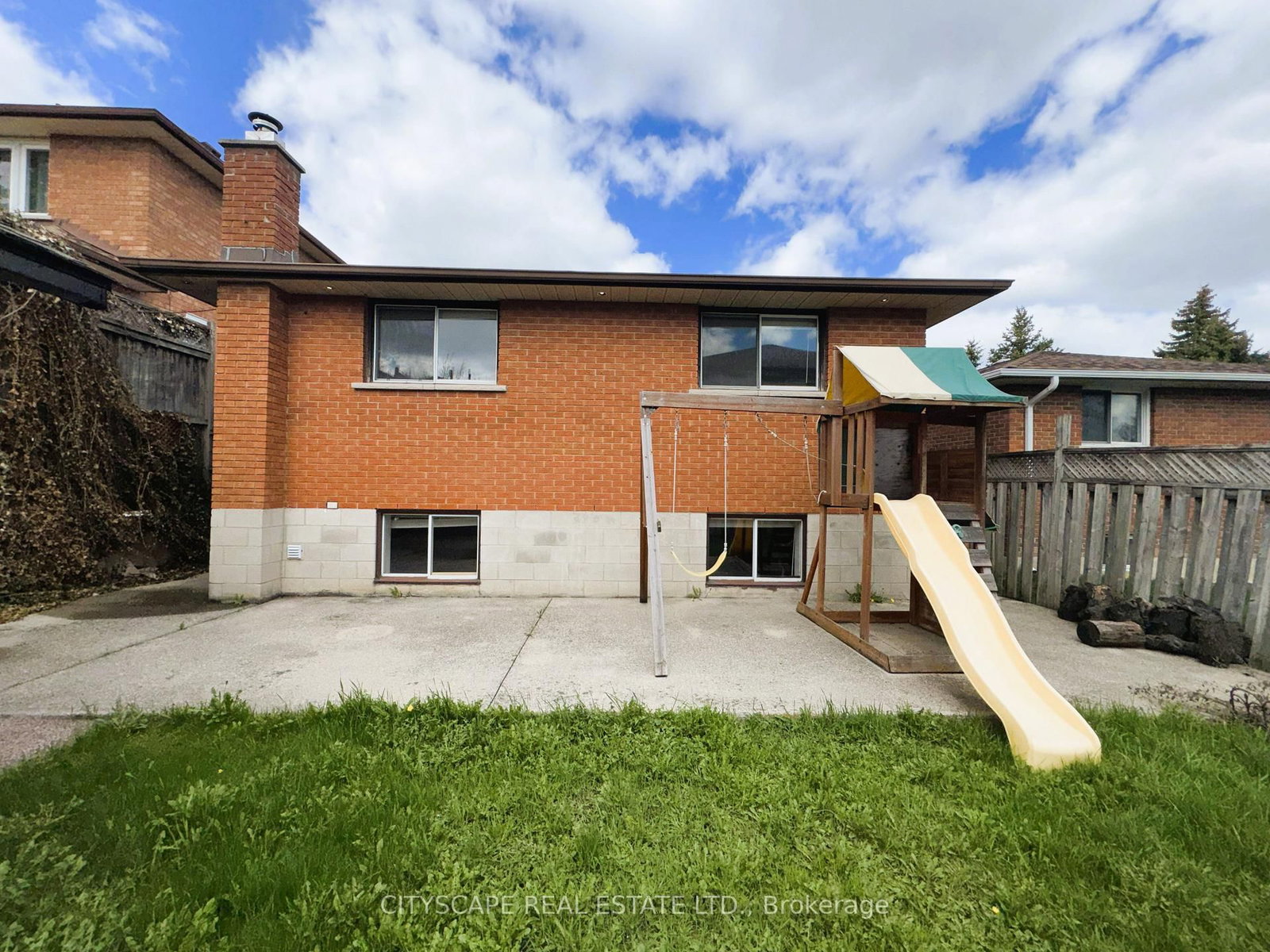 Detached House for sale at 7 Quincy Court, Hamilton, Ontario, L8W 2T4 - Quinndale - MLS: X13015522