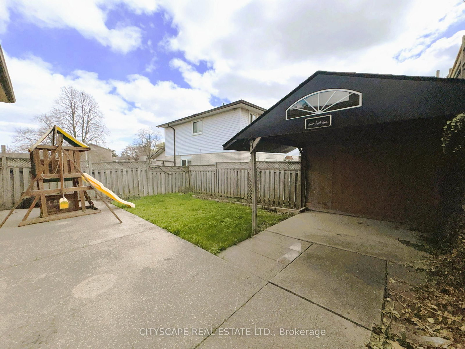 Detached House for sale at 7 Quincy Court, Hamilton, Ontario, L8W 2T4 - Quinndale - MLS: X13015522