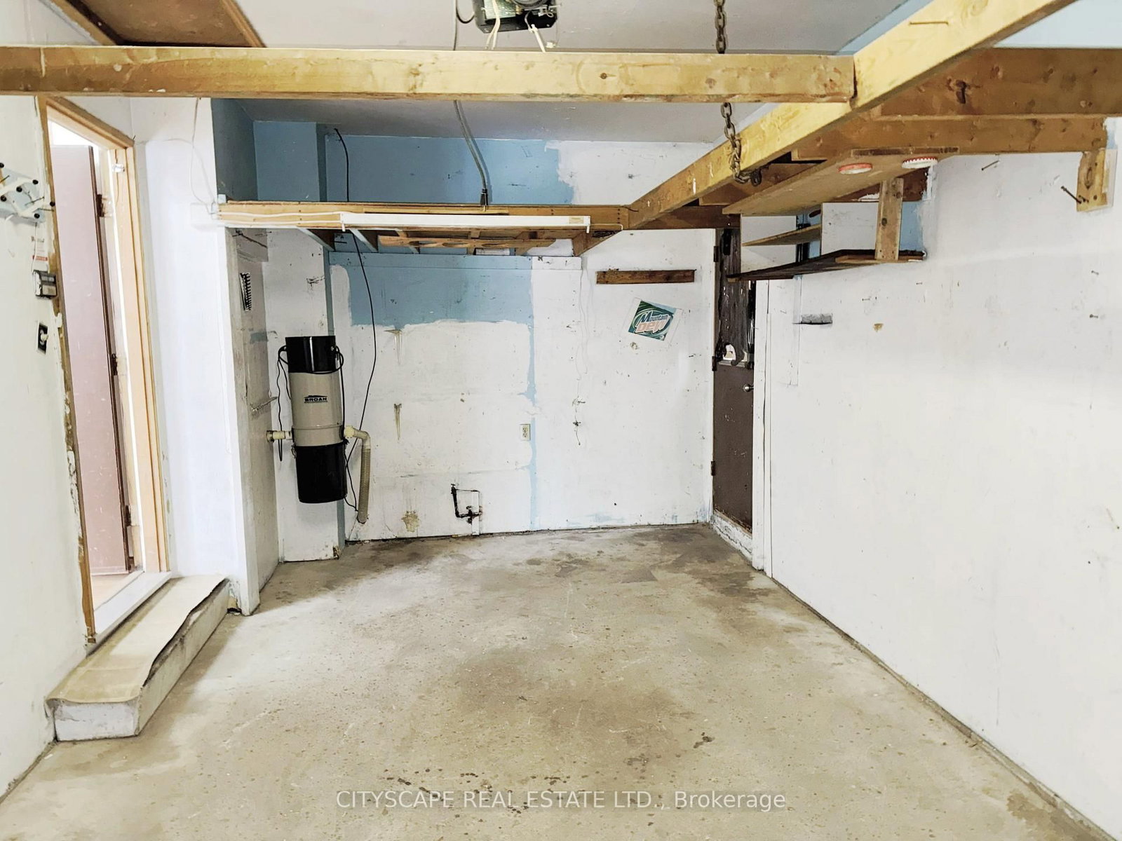 Detached House for sale at 7 Quincy Court, Hamilton, Ontario, L8W 2T4 - Quinndale - MLS: X13015522