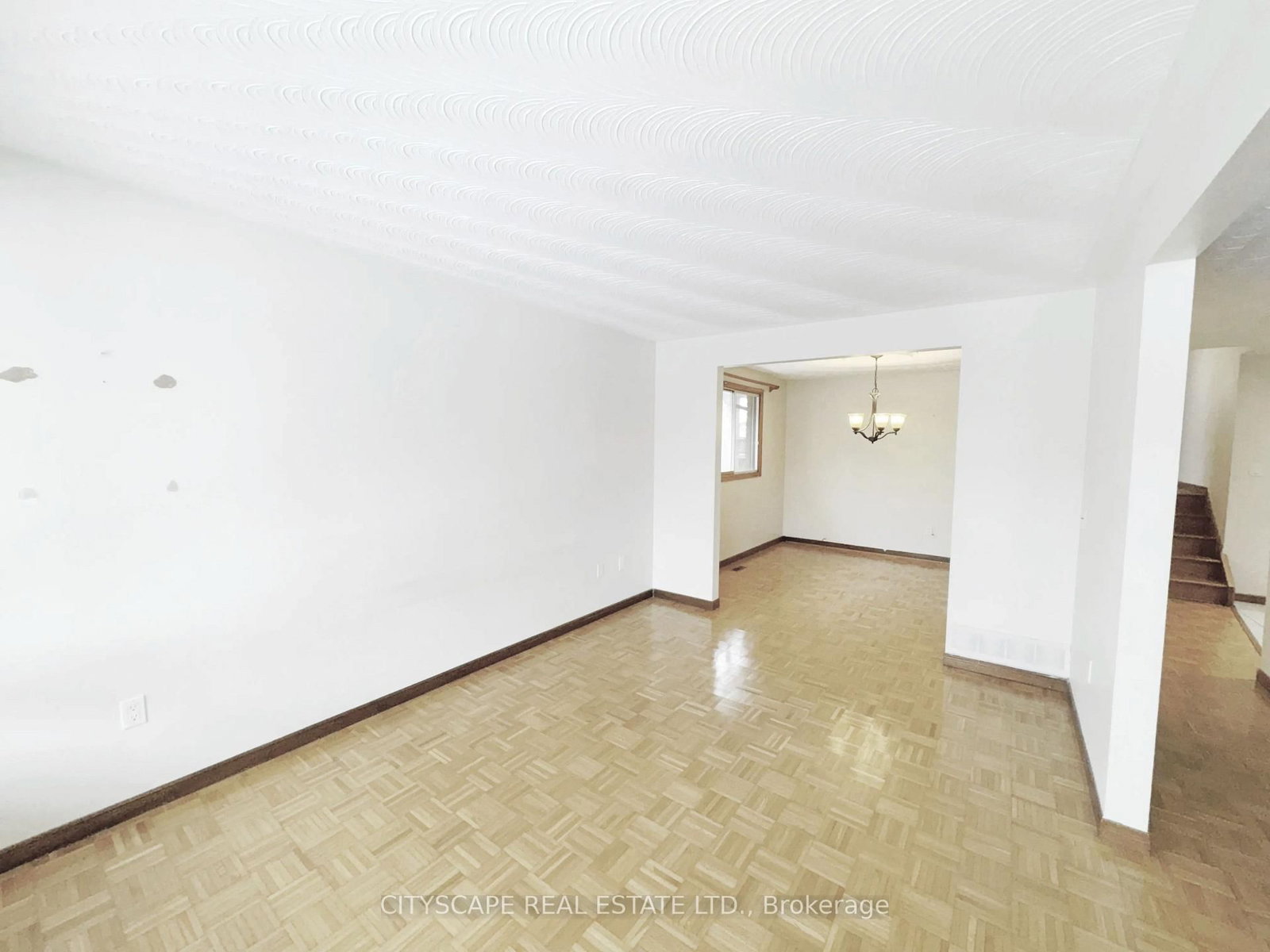 Detached House for sale at 7 Quincy Court, Hamilton, Ontario, L8W 2T4 - Quinndale - MLS: X13015522