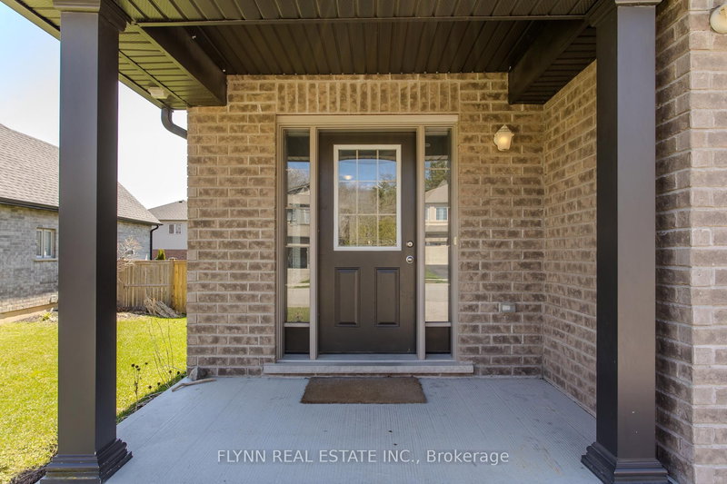 246 Woodway Tr, Norfolk, N3Y 0C7 | Image 3