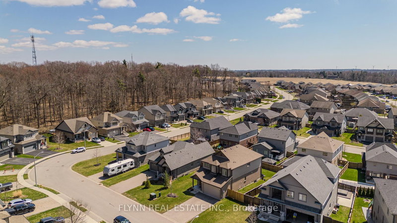 246 Woodway Tr, Norfolk, N3Y 0C7 | Image 3