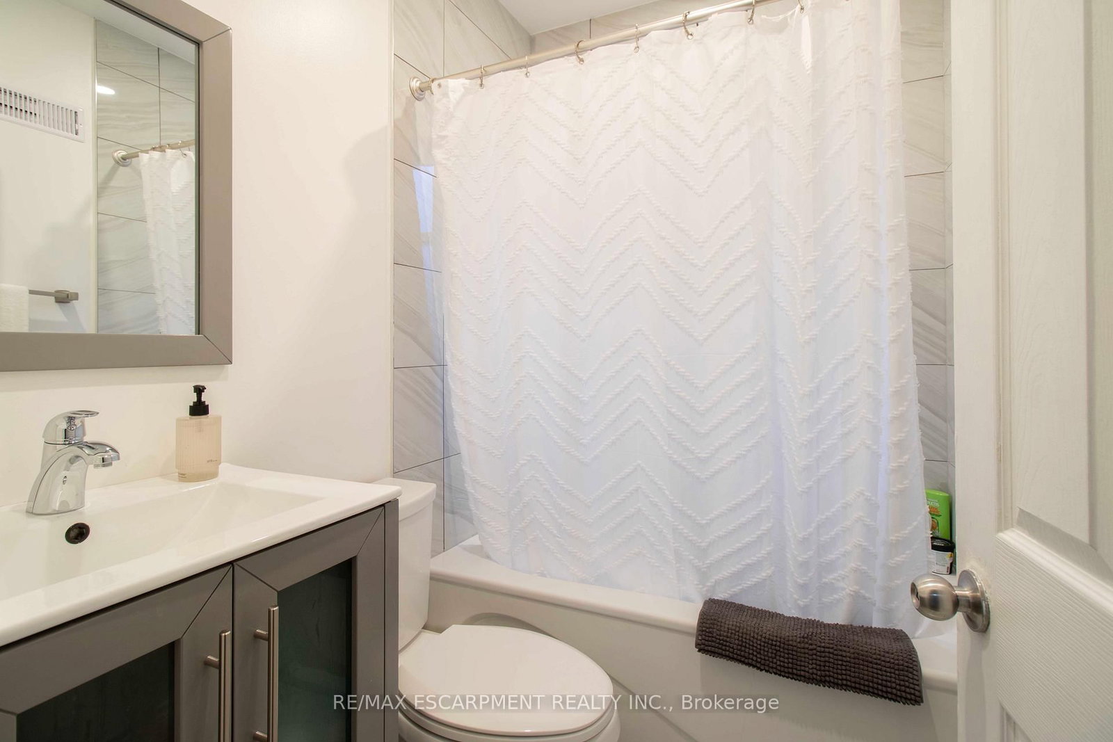 Detached House for sale at 149 East 34th Street, Hamilton, Ontario, L8V 3W7 - Raleigh - MLS: X13015670