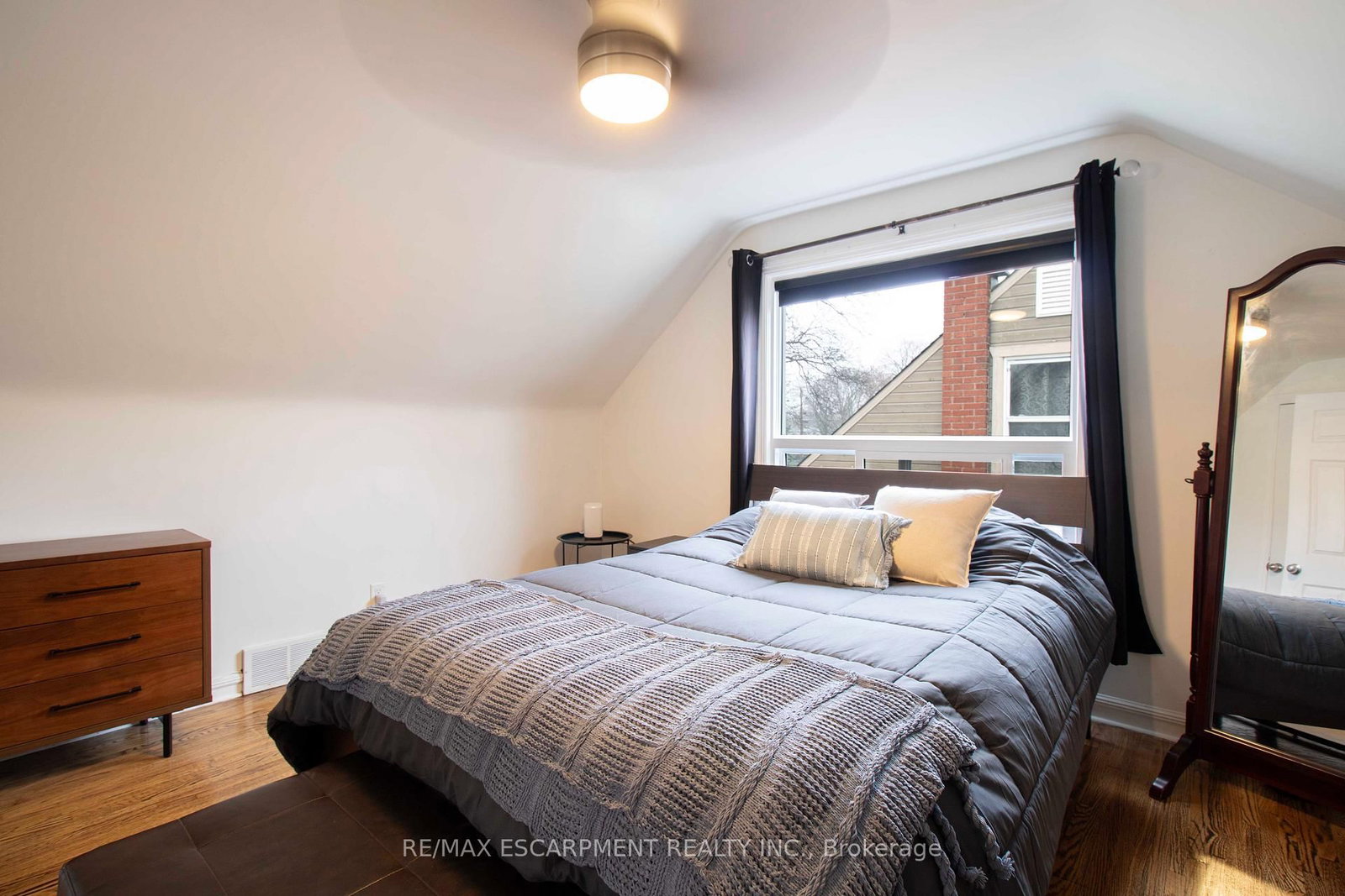 Detached House for sale at 149 East 34th Street, Hamilton, Ontario, L8V 3W7 - Raleigh - MLS: X13015670