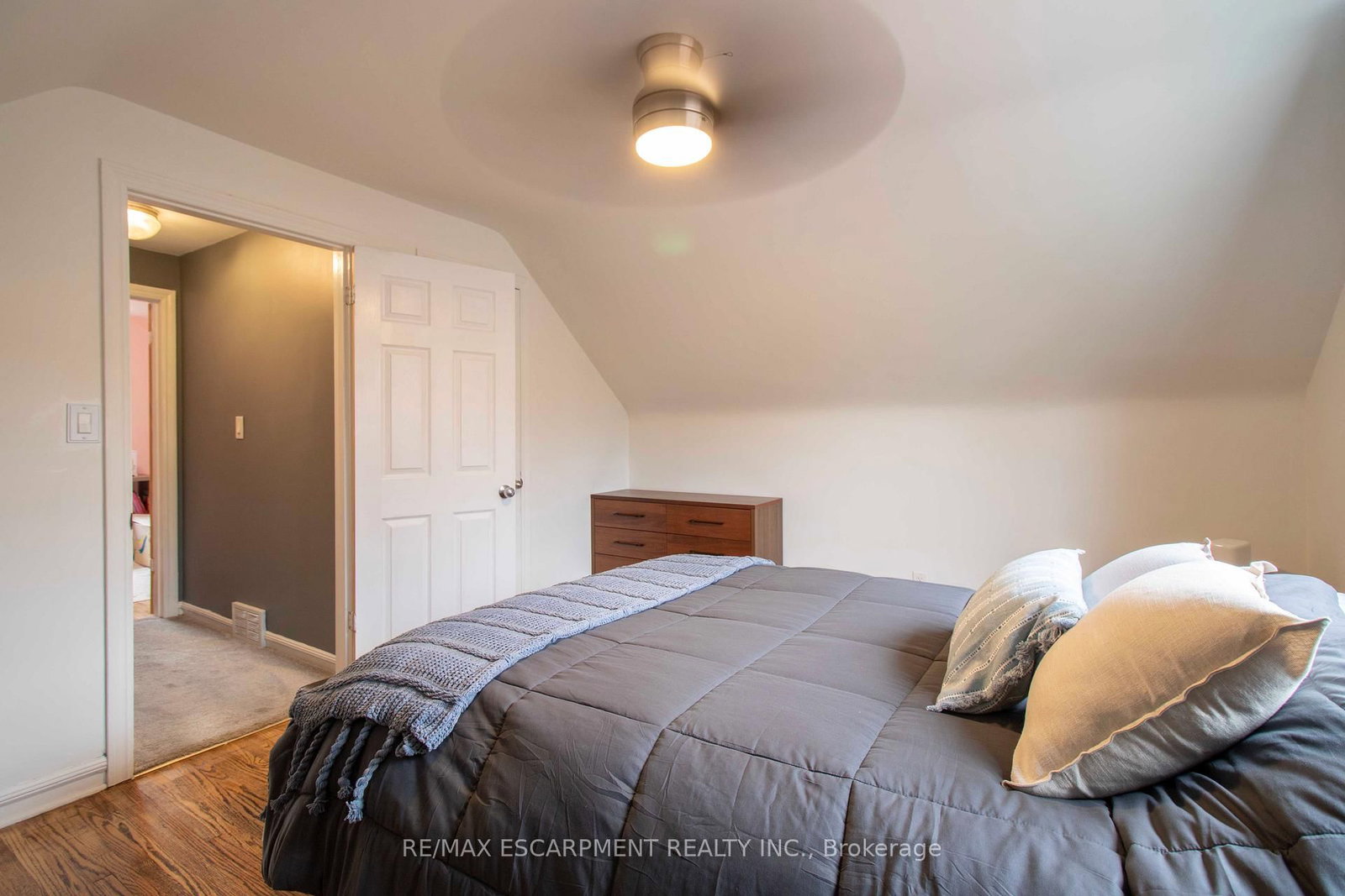 Detached House for sale at 149 East 34th Street, Hamilton, Ontario, L8V 3W7 - Raleigh - MLS: X13015670