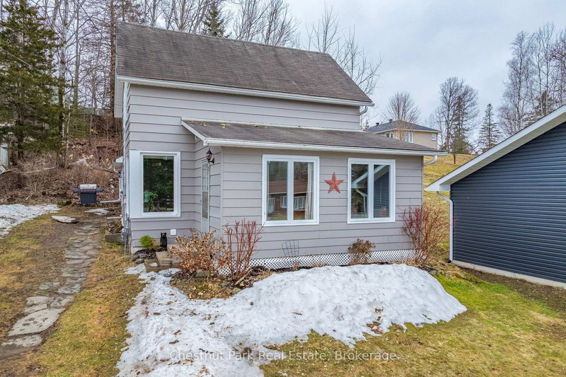 96 James St, Burk's Falls, P0A 1C0 | Image 3