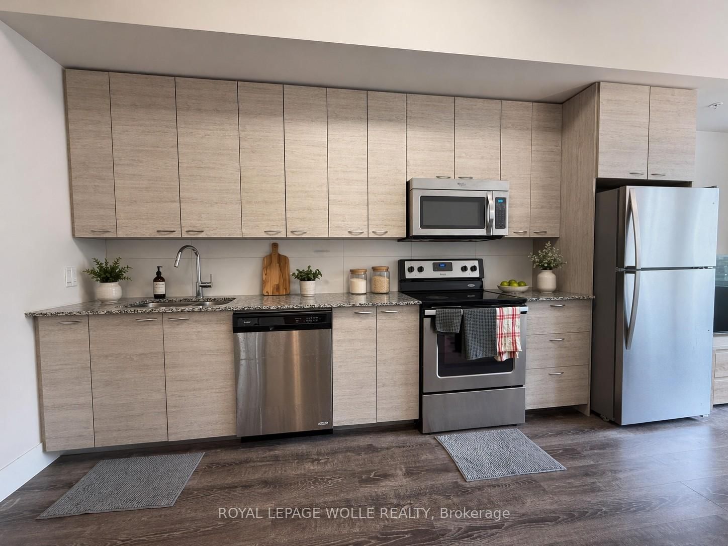 253 Albert Street, Unit 215 - Photo 8