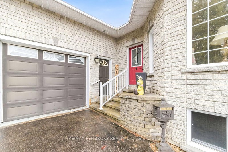 152 Reta Cres, Pembroke, K8A 1B3 | Image 3
