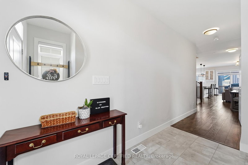 146 Sycamore St, Blue Mountains, L9Y 4E4 | Image 2