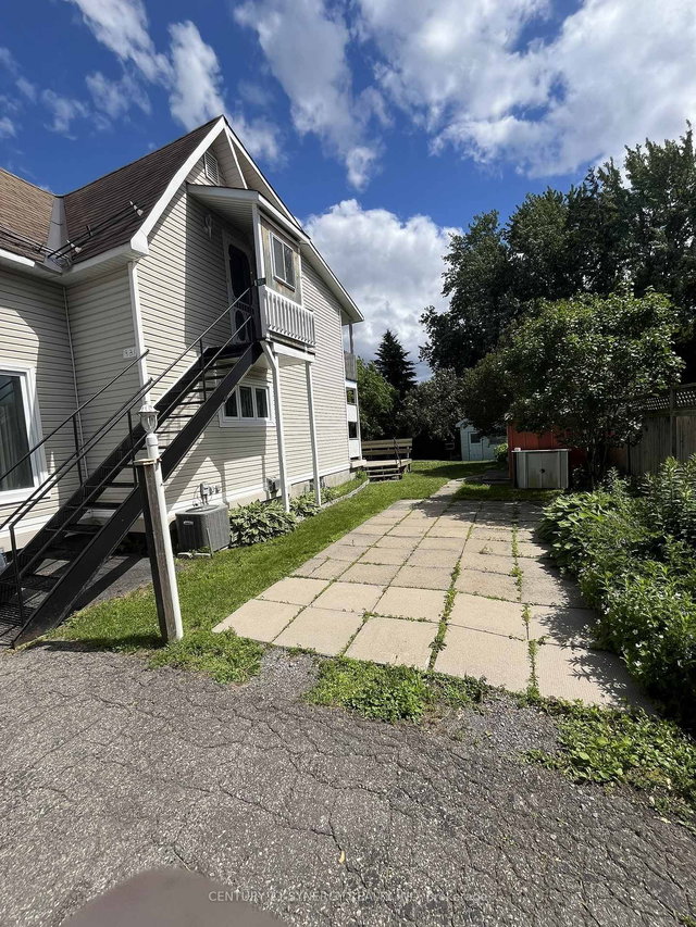 A - 927 Laurier Street