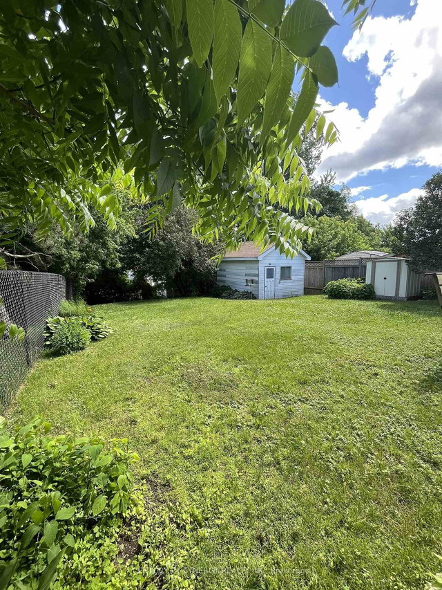 A - 927 Laurier Street