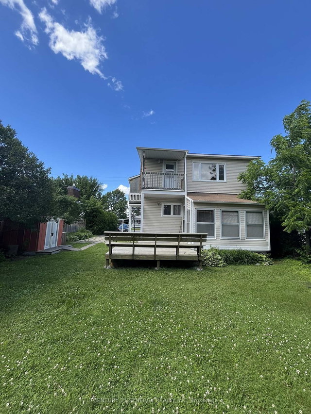 A - 927 Laurier Street