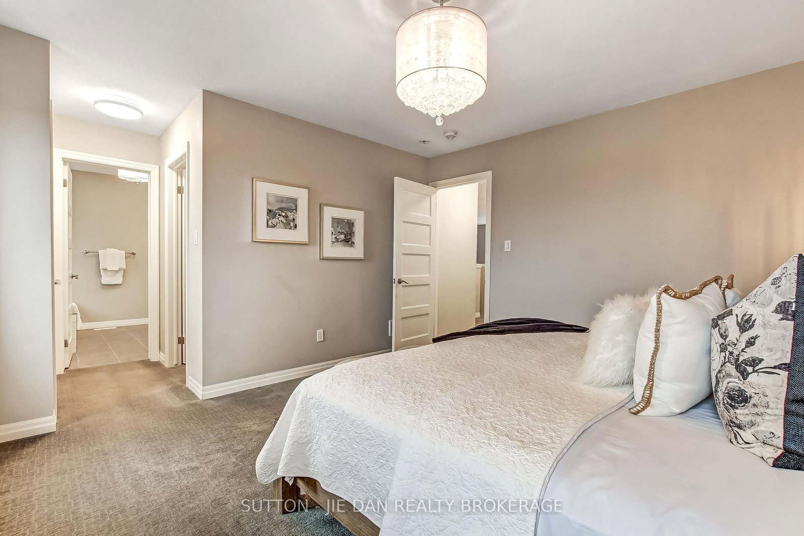 Detached House for sale at 2722 TOKALA Trail, London North, Ontario, N6G 0L6 - North S - MLS: X13016208