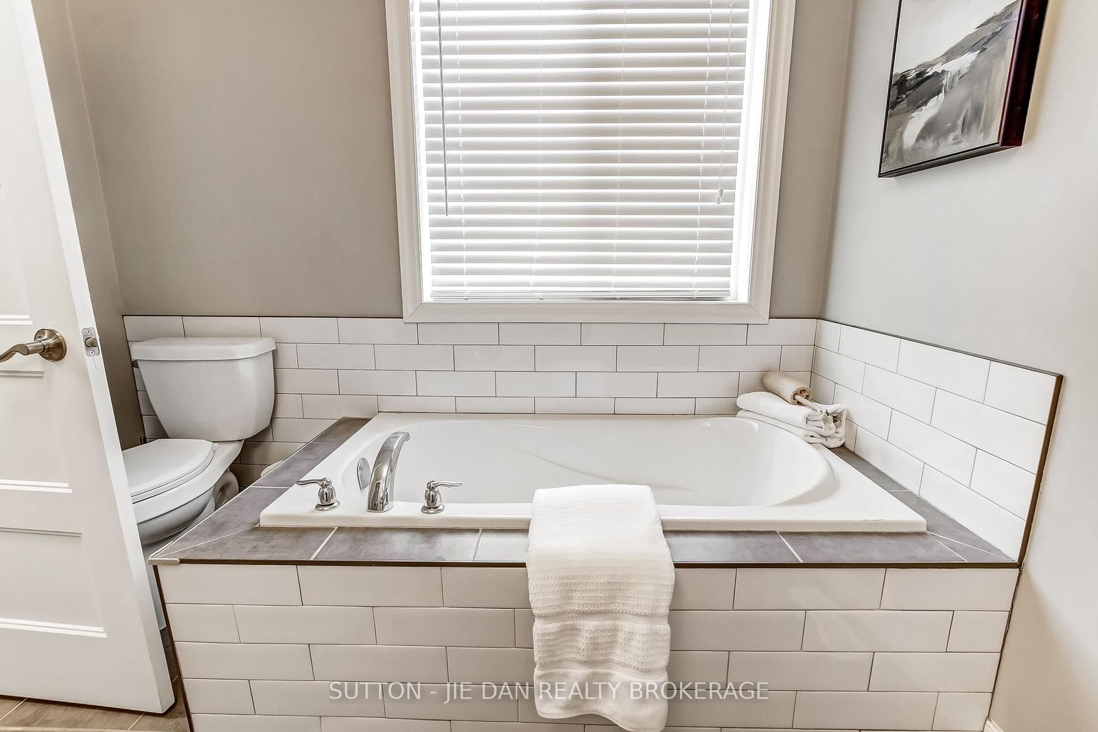 Detached House for sale at 2722 TOKALA Trail, London North, Ontario, N6G 0L6 - North S - MLS: X13016208