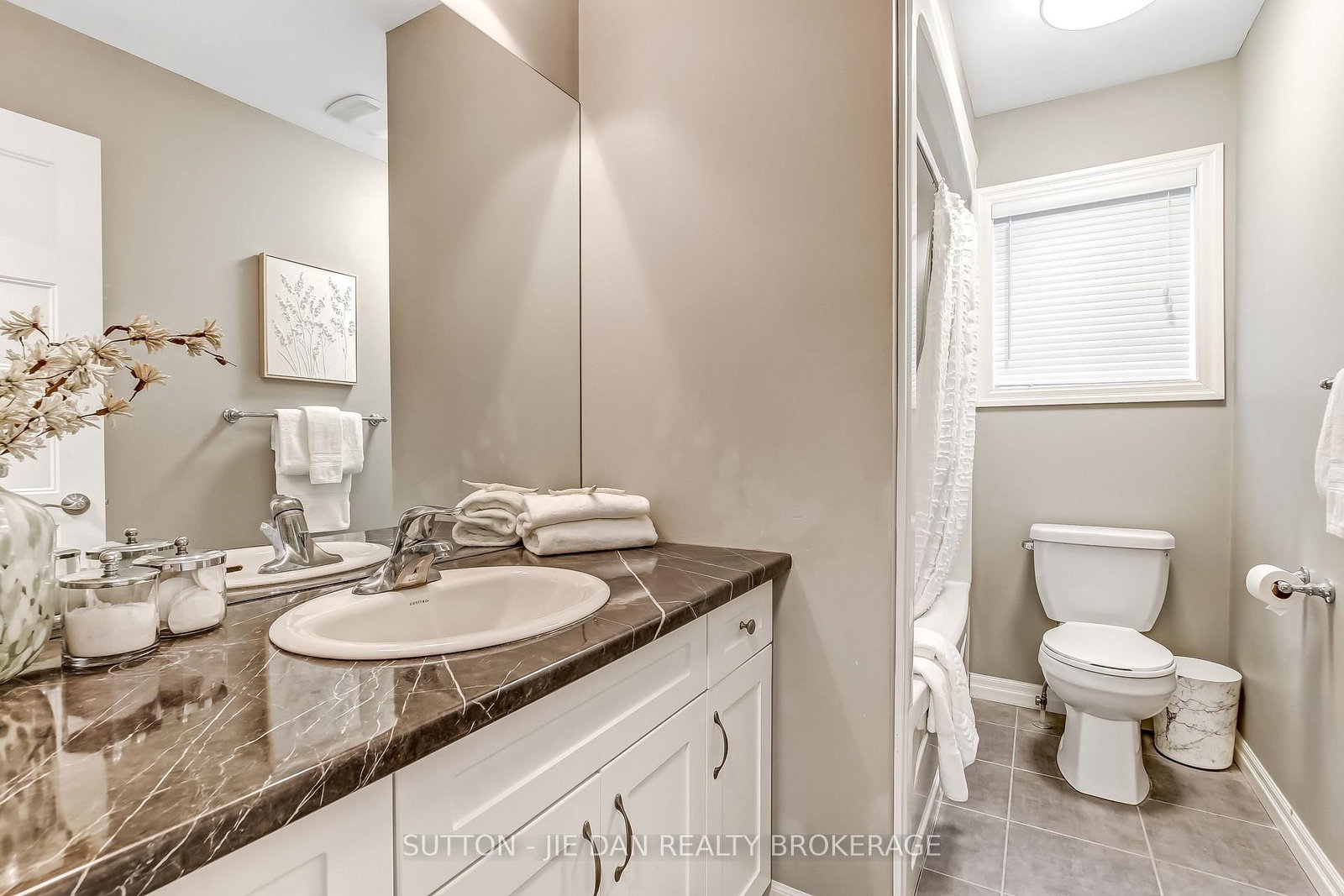 Detached House for sale at 2722 TOKALA Trail, London North, Ontario, N6G 0L6 - North S - MLS: X13016208