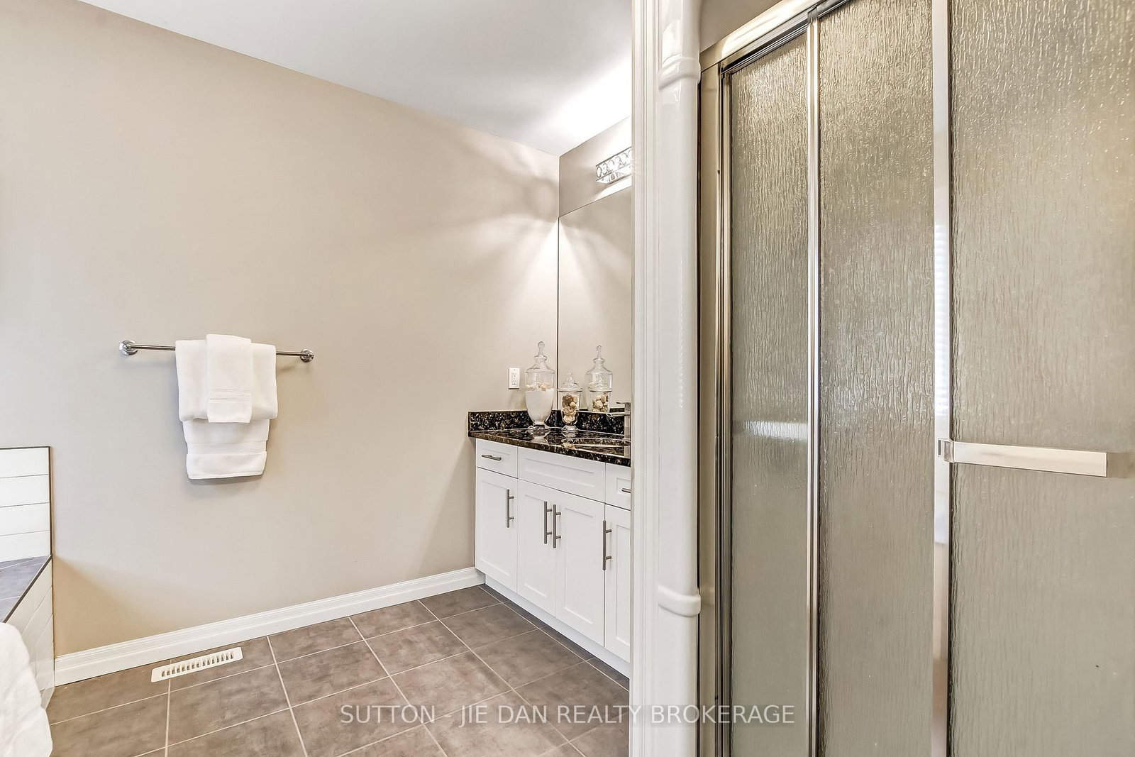 Detached House for sale at 2722 TOKALA Trail, London North, Ontario, N6G 0L6 - North S - MLS: X13016208