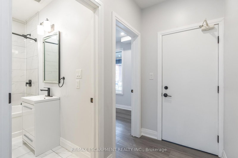 536 Cannon St E, Hamilton, L8L 2E9 | Image 3