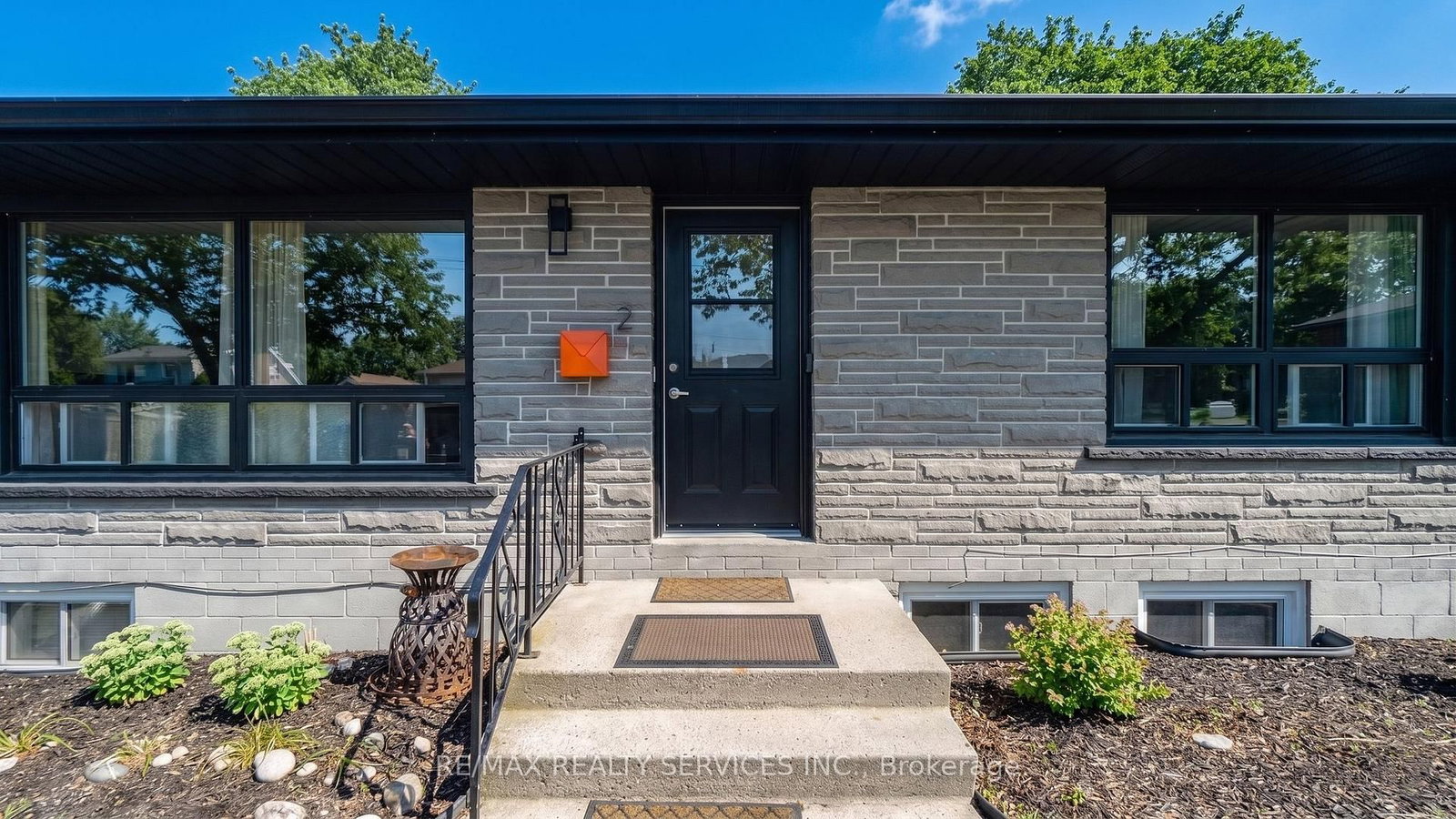 402 Elizabeth Street, Unit 2