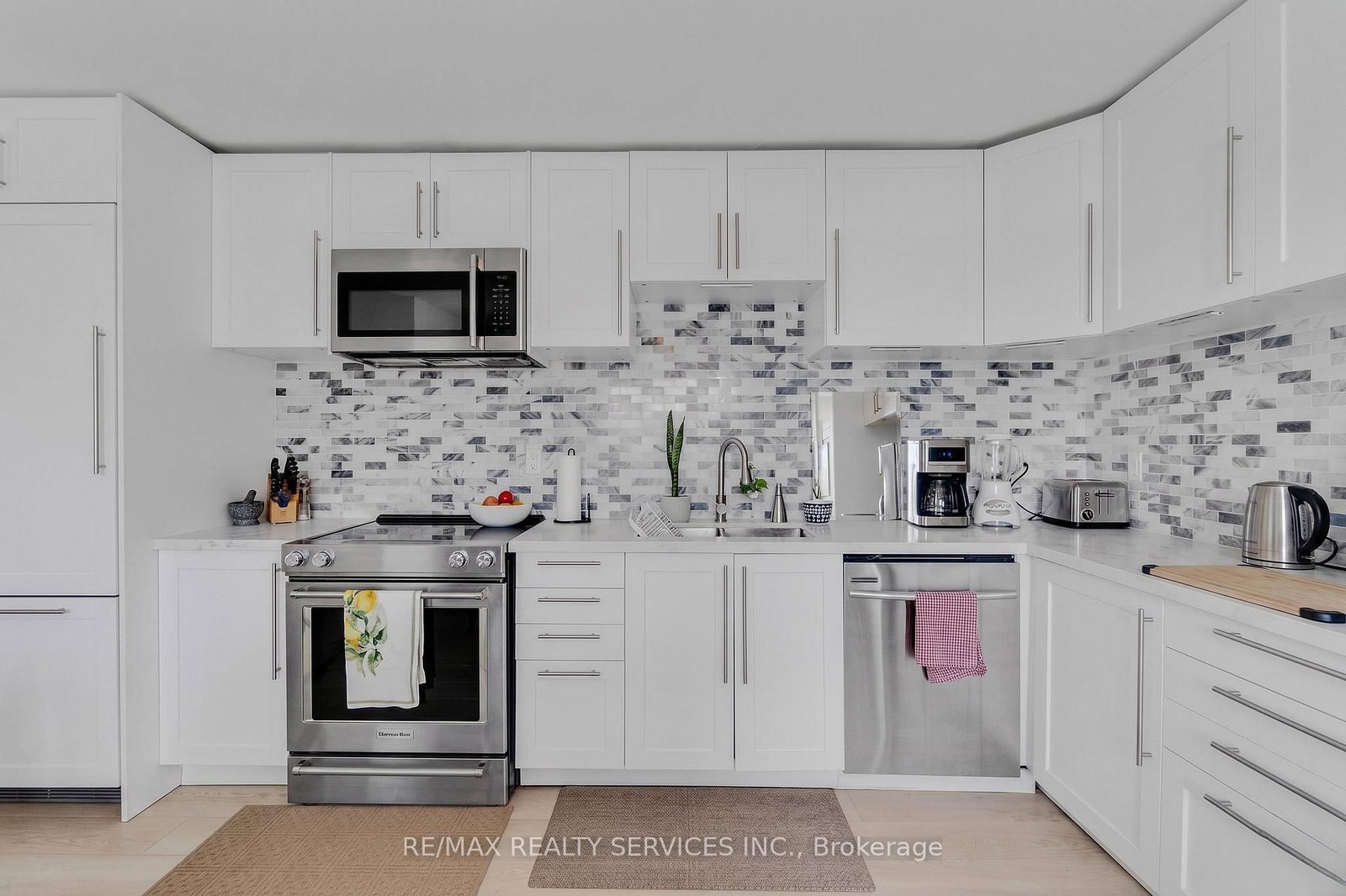 402 Elizabeth Street, Unit 2 - Photo 12