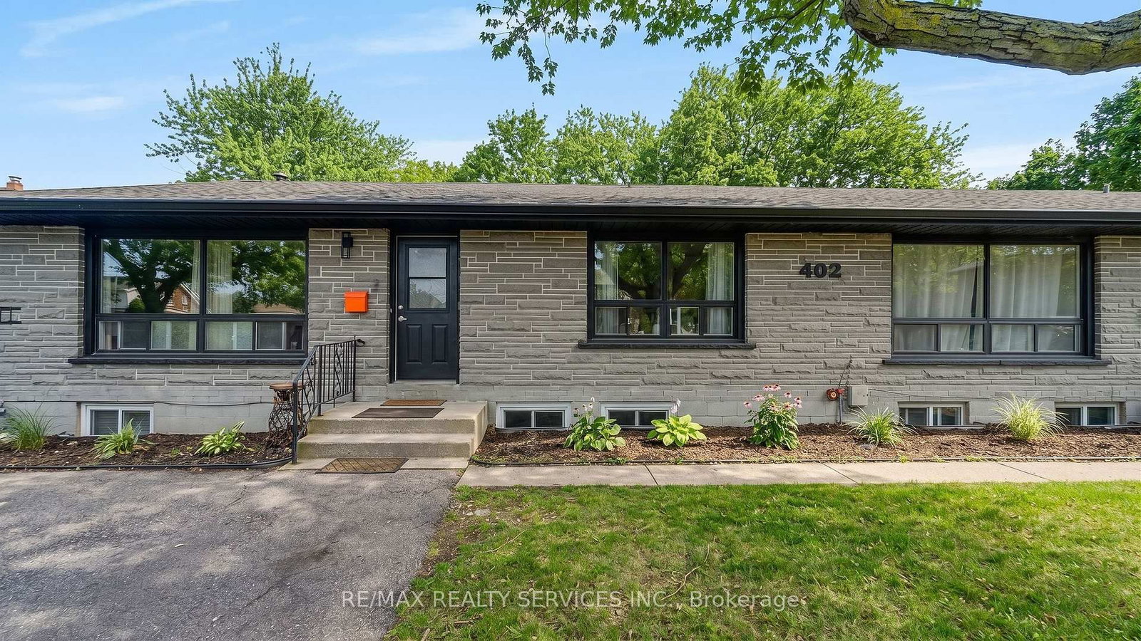 402 Elizabeth Street, Unit 2 - Photo 28