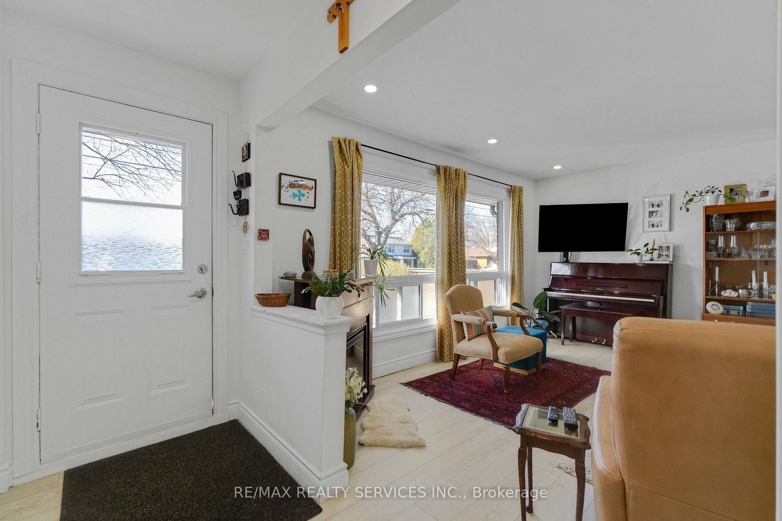 402 Elizabeth Street, Unit 2 - Photo 4