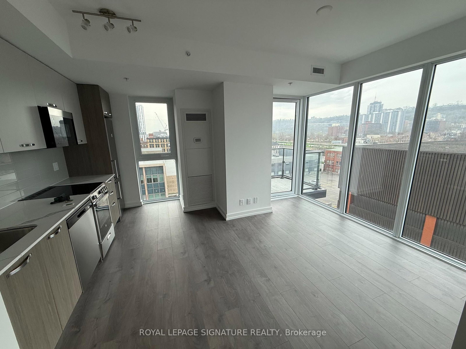 75 James Street S, Unit 615 - Photo 4