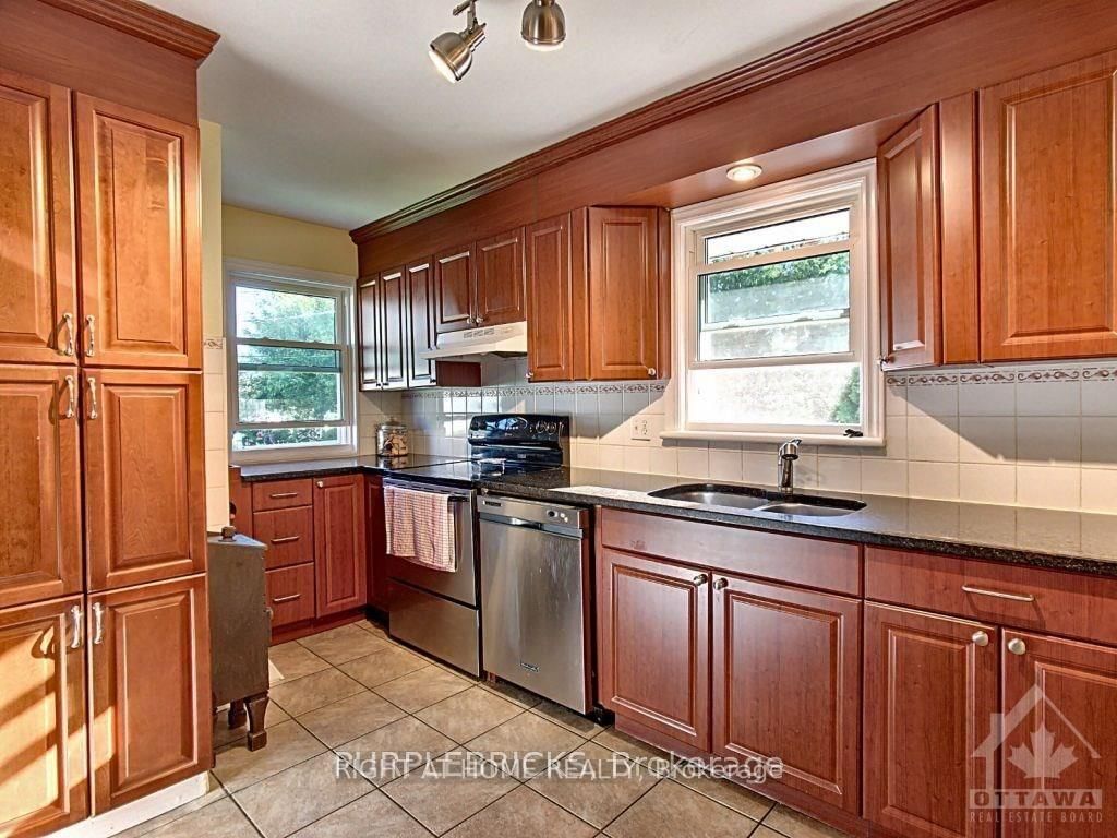 40 W Gilbey Drive, Unit Main Floor - Photo 2