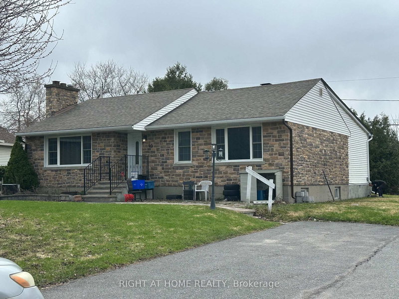 Main Floor - 40 Gilbey Dr, Ottawa, K2E 5S6 | Image 2