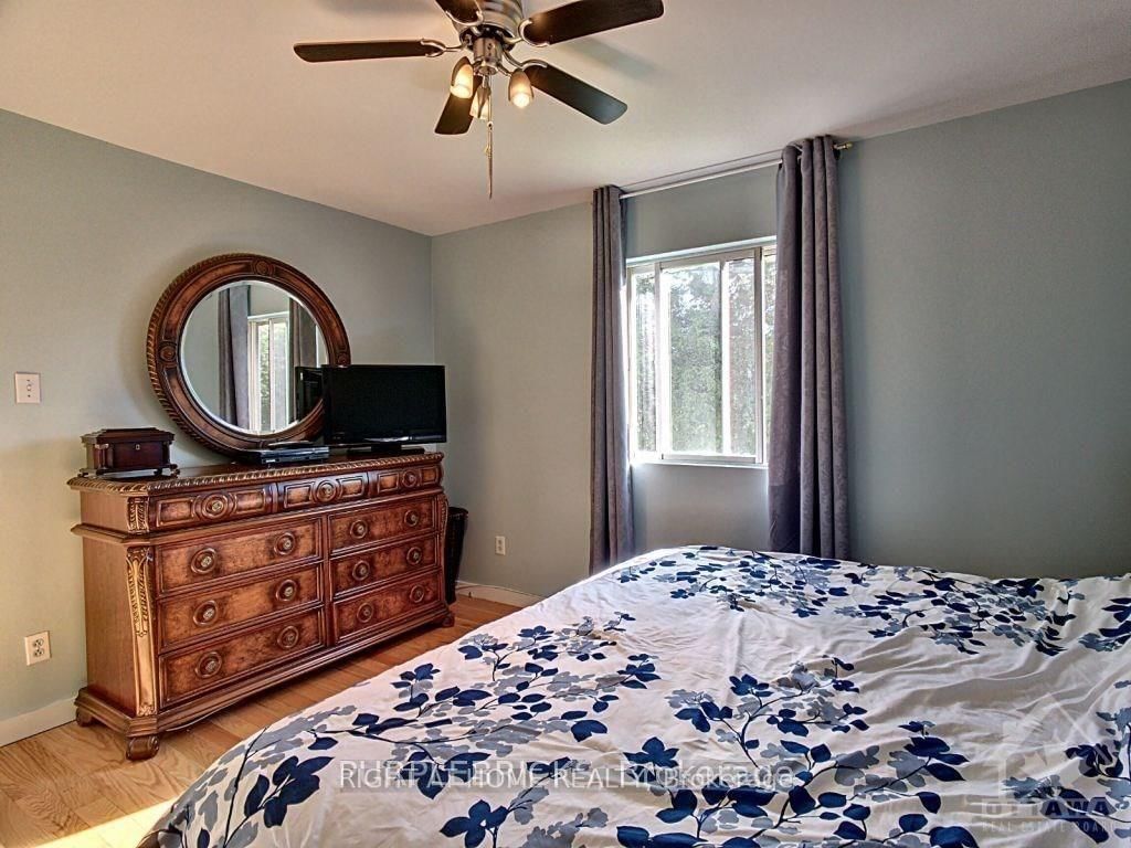 40 W Gilbey Drive, Unit Main Floor - Photo 4